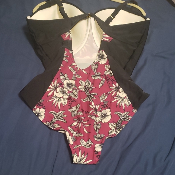 One piece bathing suit - Picture 3 of 4